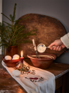 klassisk röd kökshandduk med hjärtan på till julbaket