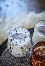 affari doftljus WILD päron sweet pear ljuslykta i svart och vitt glas miljöbild